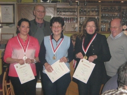 Die Medaillengewinner der Frauenklasse Gaumeisterschaft