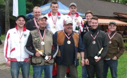 Mannschaft 1.  3. Platz v.l.n.r.: vorne: Pongratz, An der Lahn C., Permanschlager J. sen., Roithmayr R., Roithmayr M., hinten: DI An der Lahn J., Permanschlager J. jun., Permanschlager T., Roithmayr S.