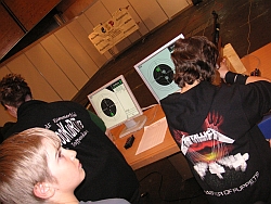 Messe-Gäste in Aktion