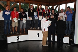 Männer Mannschaft liegend