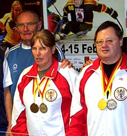 Trainer Lothar Heinrich mit Weber und Martinschitz