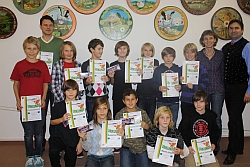 Die Schüler der Klasse 2b mit Klassenvorstand Alexander Radl (2vl) sowie mit Sylvia